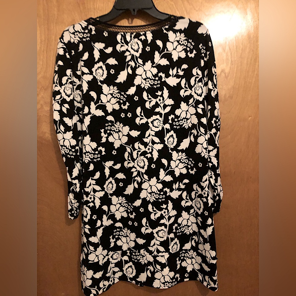 WHBM 3/4 sleeve lace trim tunic. Black and  white size L.